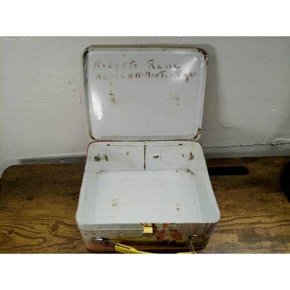 Vintage 1974 Kung Fu Metal Lunchbox by Thermos – Classic TV Series Memorabilia - Picture 8 of 8